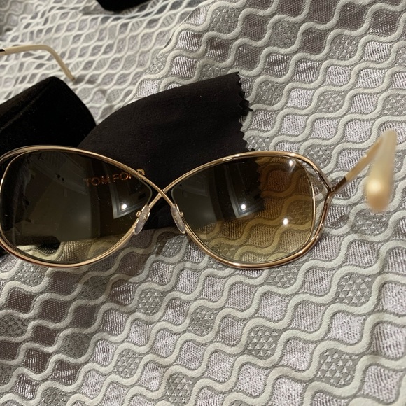 Gently used Tom ford Sunglasses - Picture 8 of 9